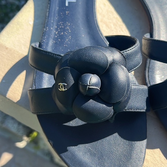 CHANEL Camelia Flat Sandal 8.5/39.5 - Picture 7 of 16